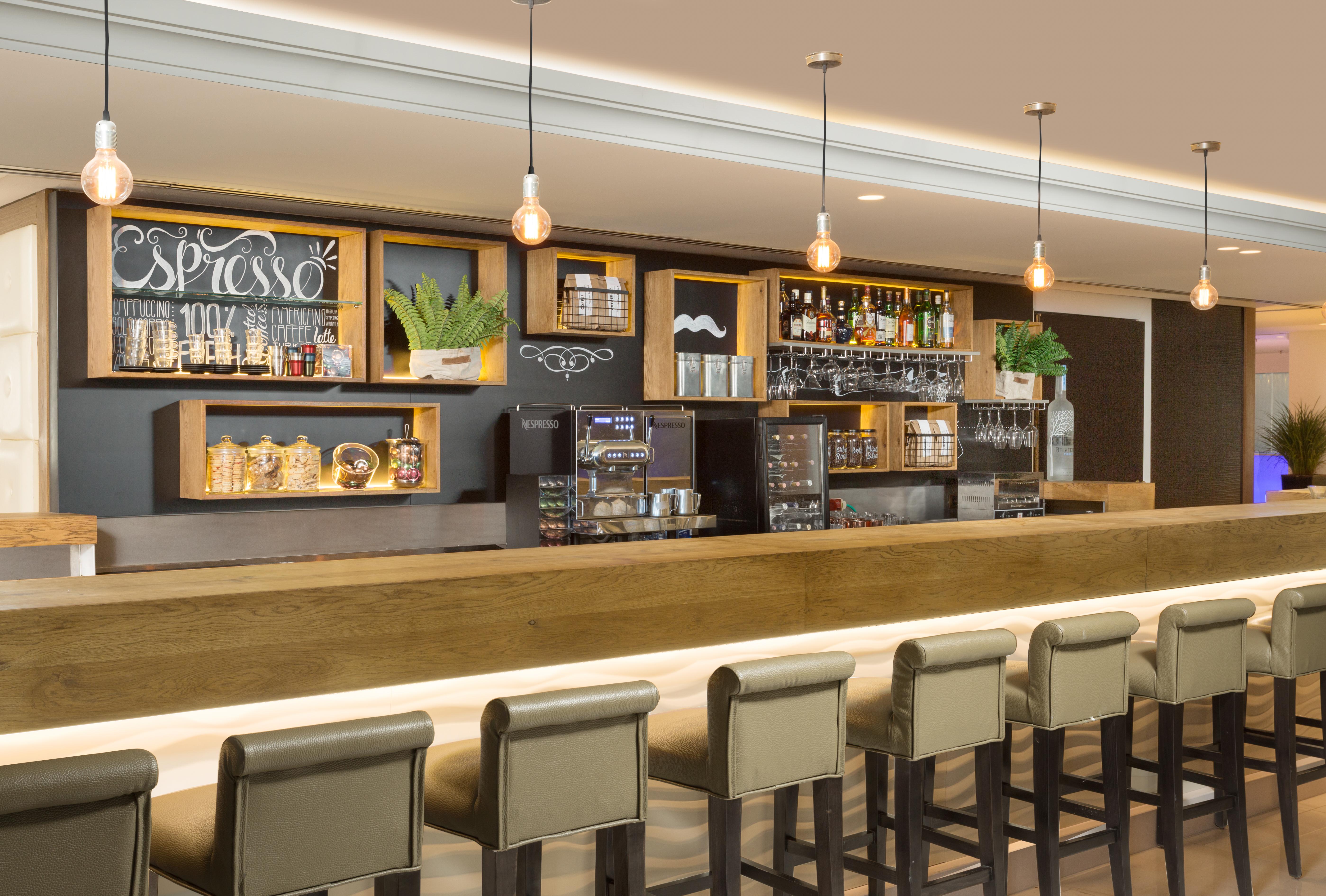 Carlton Tel Aviv Hotel - Luxury On The Beach Exterior foto A coffee bar