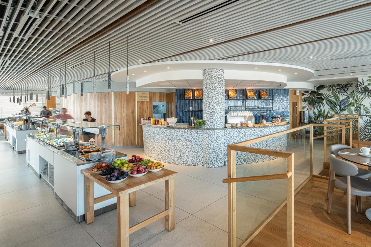 Carlton Tel Aviv Hotel - Luxury On The Beach Exterior foto The new lounge at London Heathrow Airport