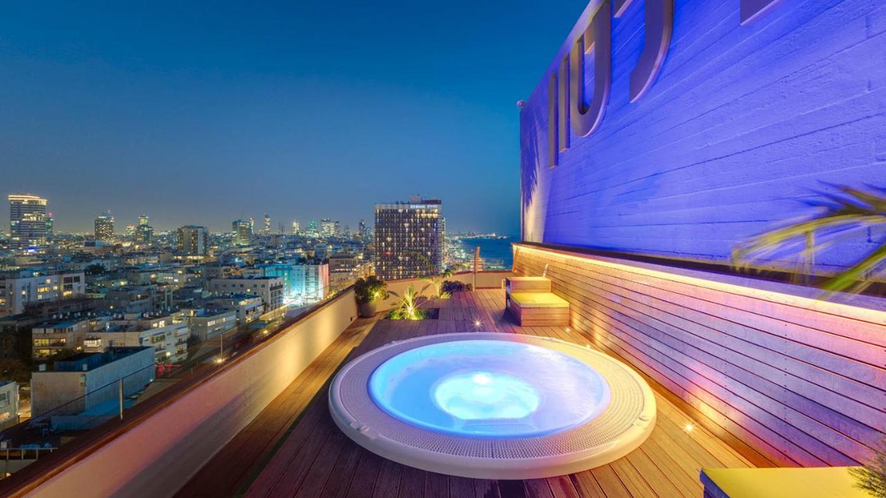 Carlton Tel Aviv Hotel - Luxury On The Beach Exterior foto Rooftop pool at the Hilton Tel Aviv