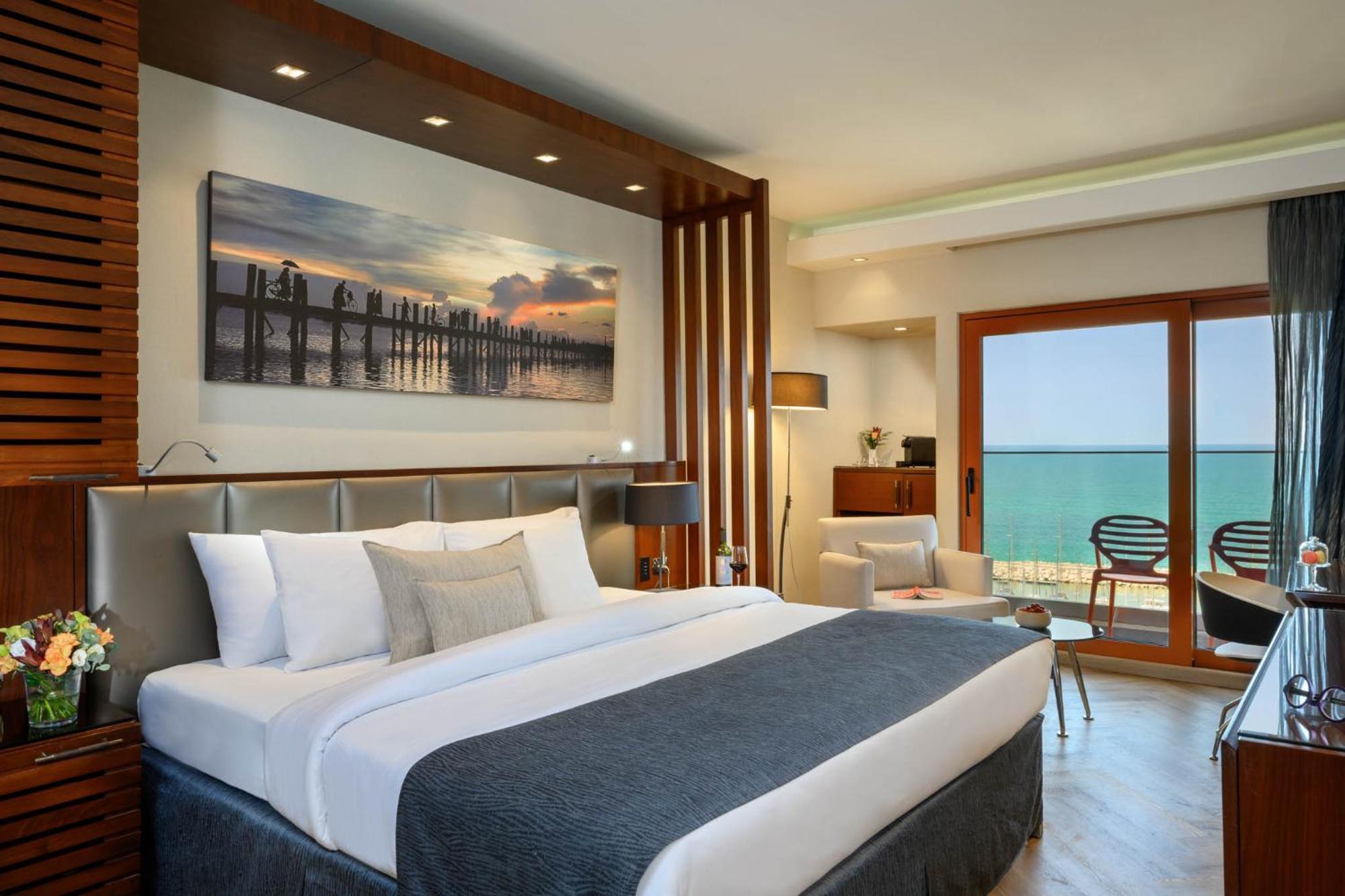 Carlton Tel Aviv Hotel - Luxury On The Beach Exterior foto A room at the Hilton Sharm El Sheikh