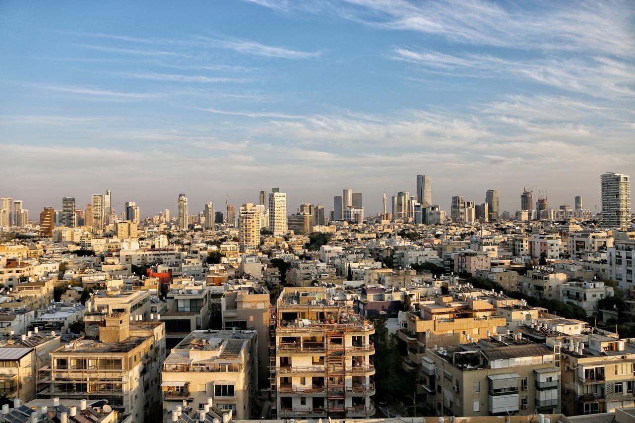 Carlton Tel Aviv Hotel - Luxury On The Beach Exterior foto Tel Aviv skyline