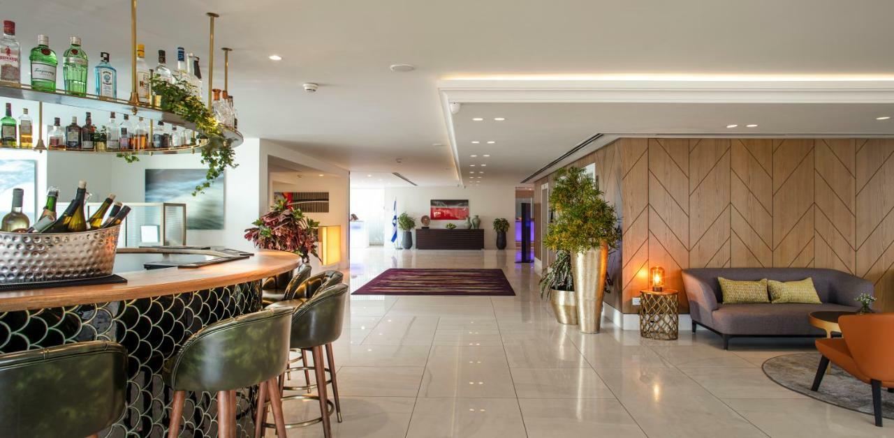 Carlton Tel Aviv Hotel - Luxury On The Beach Exterior foto The bar at the hotel